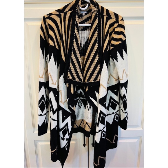 Charlotte Ruse Small Black, White and Tan Aztec cardigan - Picture 1 of 2